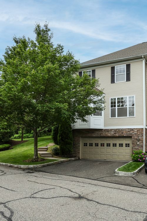 39-39 Faith Ln, Danbury, CT, 06810-7122 | Card Image