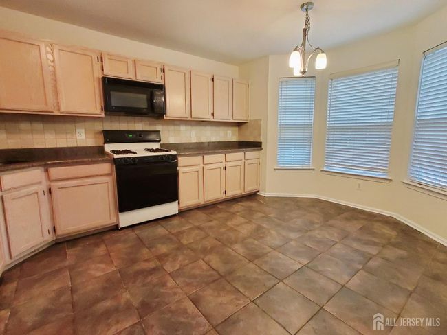 4 Stewart Ct, Townhouse with 3 bedrooms, 3 bathrooms and null parking in Old Bridge NJ | Image 6