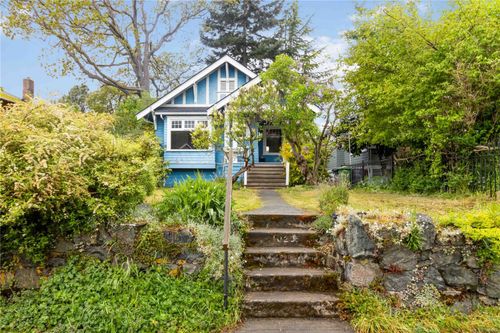 1020 Chamberlain St, Victoria, BC, V8S4B9 | Card Image