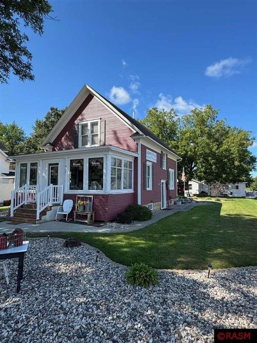 917 State St N, Waseca, MN, 56093-2851 | Card Image