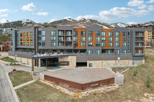 Exterior space with a mountain view | Image 23