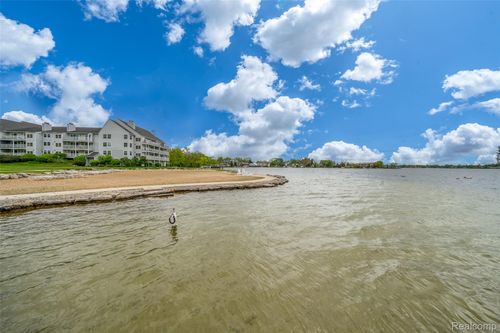 apt-39-3553 Port Cove Dr, Waterford, MI, 48328-4571 | Card Image