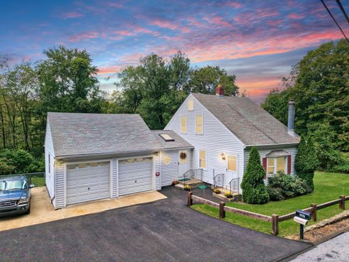 587 Shadduck Rd, Middlebury, CT, 06762-3623 | Card Image