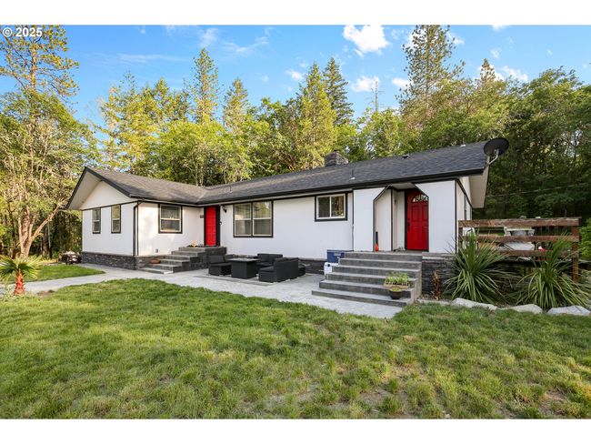 4247 Redwood Hwy, House other with 5 bedrooms, 3 bathrooms and null parking in Grants Pass OR | Image 4