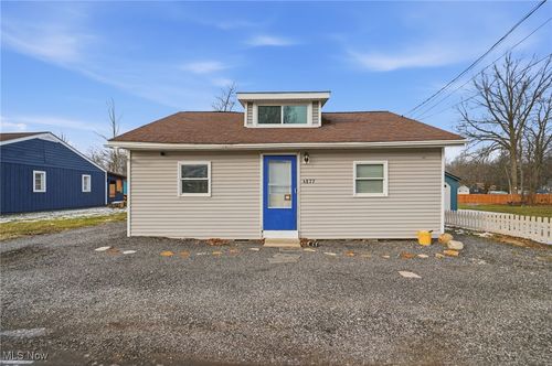 4877 Francis Dr, Geneva, OH, 44041-9403 | Card Image