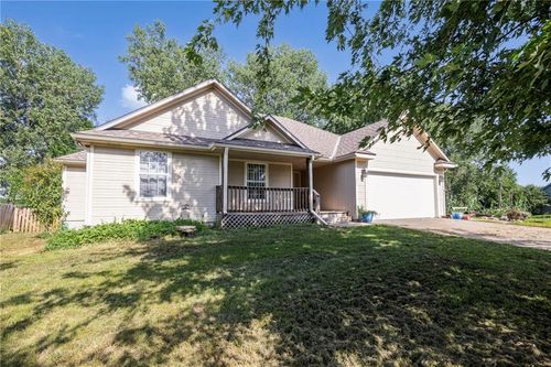 11647 Woodrail Ave, Richmond, MO, 64085-9704 | Card Image