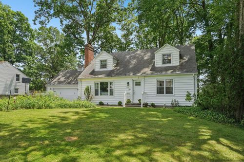 320 Frazier Dr, New Castle, PA, 16105-1543 | Card Image