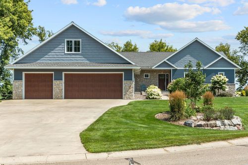 1412 Fairacre Ln Sw, Willmar, MN, 56201-4290 | Card Image