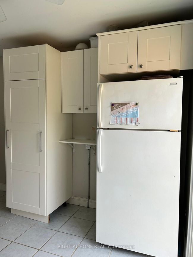 2 - 1666 Queen St E, Condo with 3 bedrooms, 2 bathrooms and 1 parking in Toronto ON | Image 8