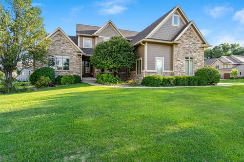 9136 Wooded Point Dr, Johnston, IA, 50131-4724 | Card Image