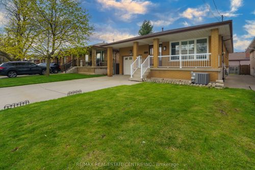 683 7th Ave, Hamilton, ON, L8V1Z1 | Card Image