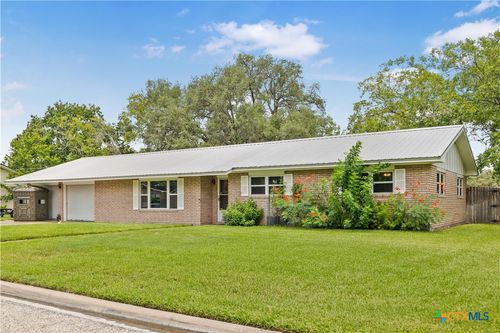 508 W Johnson St, Cuero, TX, 77954-3450 | Card Image