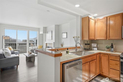 552-2607 Western Ave, Seattle, WA, 98121-1355 | Card Image