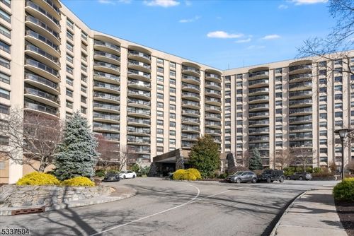apt-1ne-2 Claridge Dr, Verona, NJ, 07044-4000 | Card Image