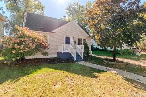 1517 W Saratoga St, Ferndale, MI, 48220-1659 | Card Image