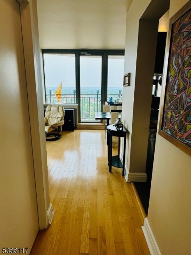 APT-2205 - 1 Spring St, Townhouse with 2 bedrooms, 2 bathrooms and null parking in New Brunswick NJ | Image 6