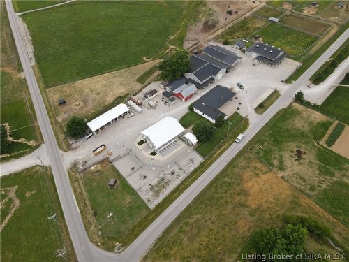 8905 Tunnel Mill Rd, Marysville, IN, 47141-9611 | Card Image