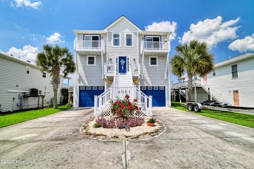 4061 4th St, Surf City, NC, 28445-8632 | Card Image