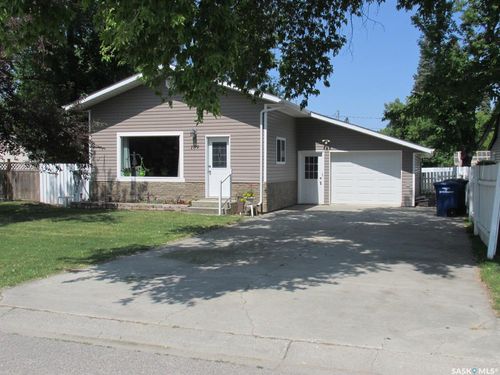 109 7 Ave E, Nipawin, SK, S0E1E0 | Card Image