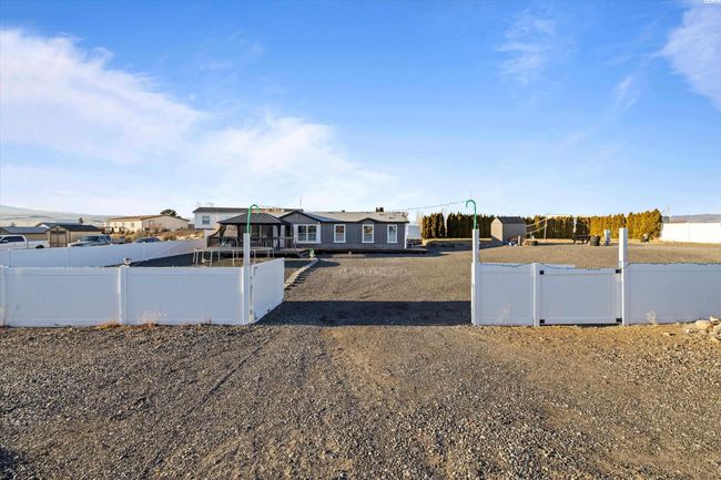 249 Sunshine Cir Sw, Home with 3 bedrooms, 2 bathrooms and null parking in Mattawa WA | Image 6