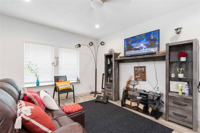 7730 Robert Ln, House other with 3 bedrooms, 2 bathrooms and 2 parking in Rosharon TX | Image 4