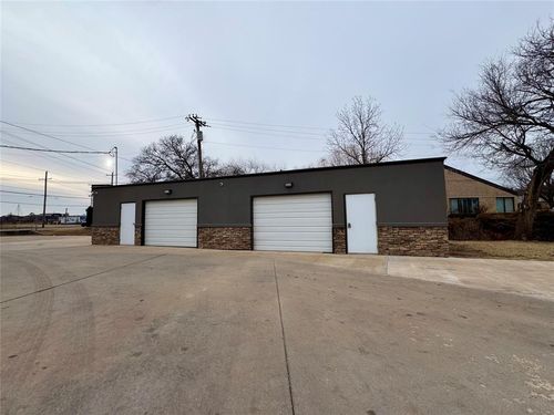 2-420 W Grand Ave, Chickasha, OK, 73018-5861 | Card Image