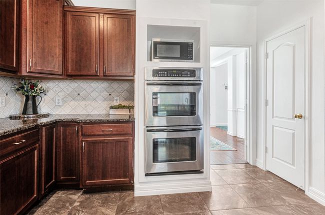 double oven and stainless steel appliances | Image 16