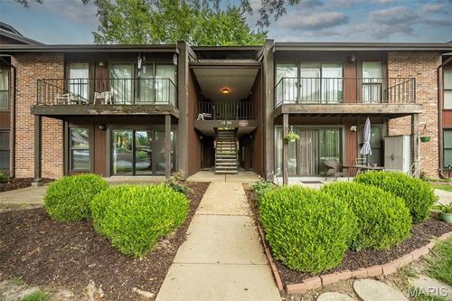 a-1090 Mersey Bend Dr, Saint Louis, MO, 63129-1923 | Card Image