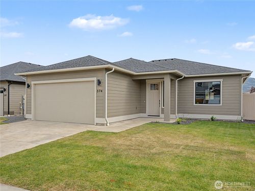 574 S Oasis Loop, East Wenatchee, WA, 98802 | Card Image