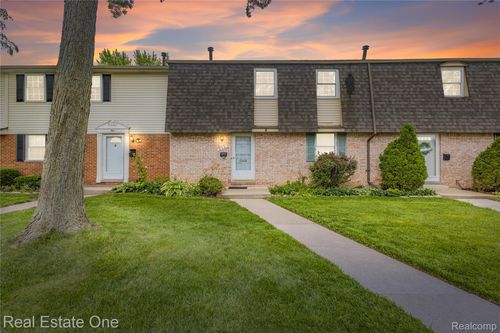959 Kirts Blvd, Troy, MI, 48084-4837 | Card Image