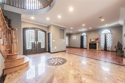 53 Edward Ave, Hicksville, NY, 11801-5255 | Card Image