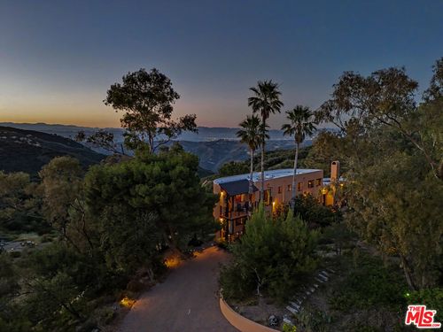 22067 Saddle Peak Rd, Topanga, CA, 90290-3421 | Card Image