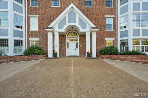 apt-303-450 E Lockwood Ave, Webster Groves, MO, 63119-3161 | Card Image