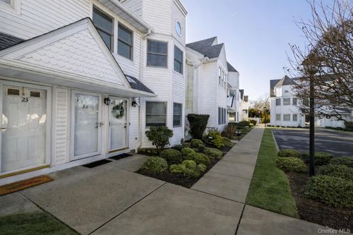 22 Ridgewood Dr, Wantagh, NY, 11793-3368 | Card Image