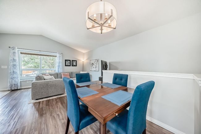 207 Deerview Way Se, Townhouse with 3 bedrooms, 2 bathrooms and 1 parking in Calgary AB | Image 12