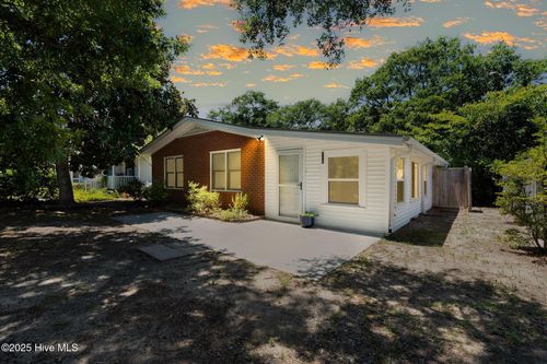 115 Ne 9th St, Oak Island, NC, 28465-6626 | Card Image