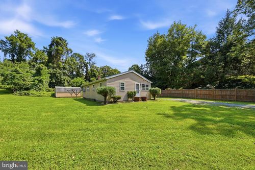 5904 Carver Pl, Falls Church, VA, 22041-1604 | Card Image