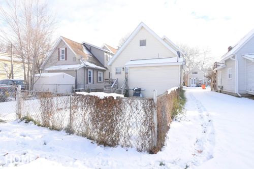 331 N Saginaw St, Owosso, MI, 48867-3005 | Card Image