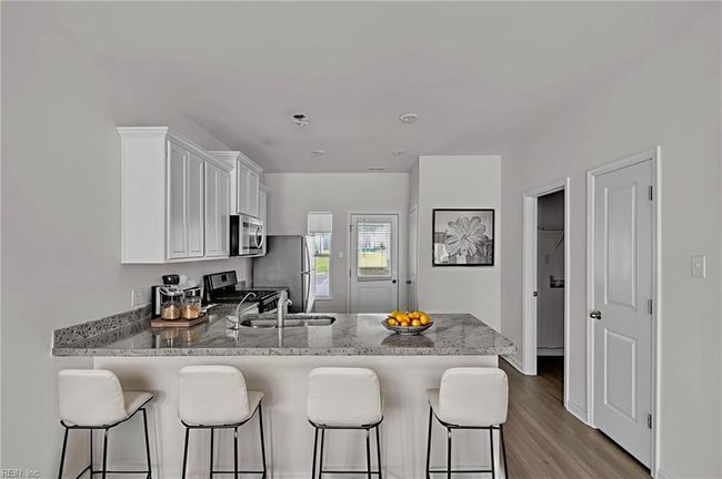 2011 Chartwell Dr, House attached with 3 bedrooms, 3 bathrooms and null parking in Newport News VA | Image 4