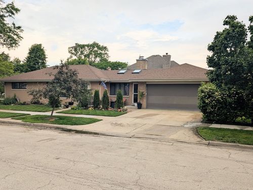 301 N Redfield Ct, Park Ridge, IL, 60068-2951 | Card Image