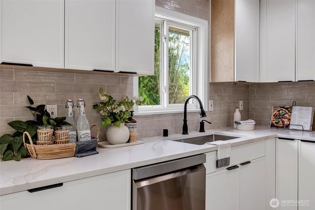New quartz countertops, new cabinets, new appliances & new sink! | Image 7