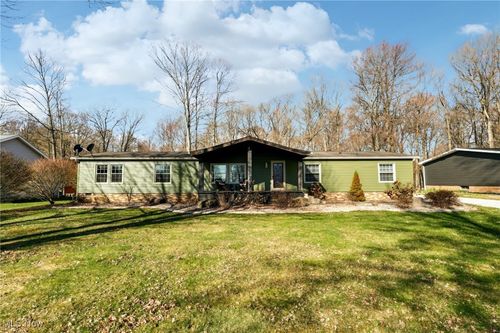 7093 Whipoorwill Ave, Hanoverton, OH, 44423-8615 | Card Image