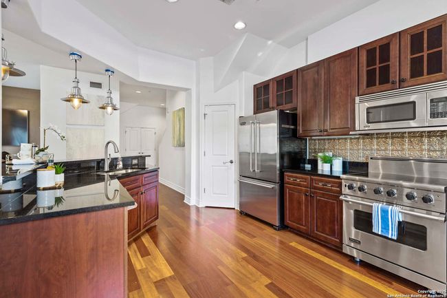 APT-109 - 215 Center, Condo with 2 bedrooms, 3 bathrooms and null parking in San Antonio TX | Image 10