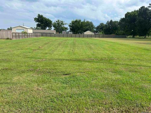 643 Oak St, Hahnville, LA, 70057-2330 | Card Image