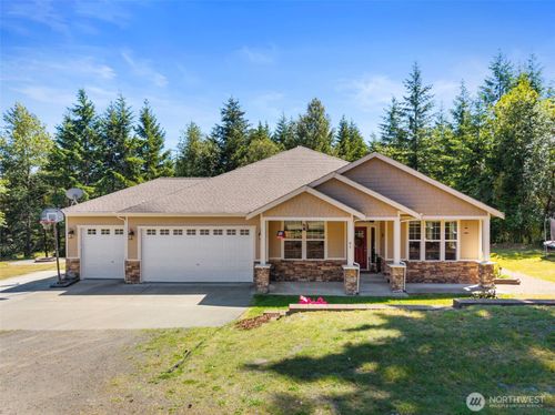 61 E Seahawks Way, Belfair, WA, 98528-7508 | Card Image