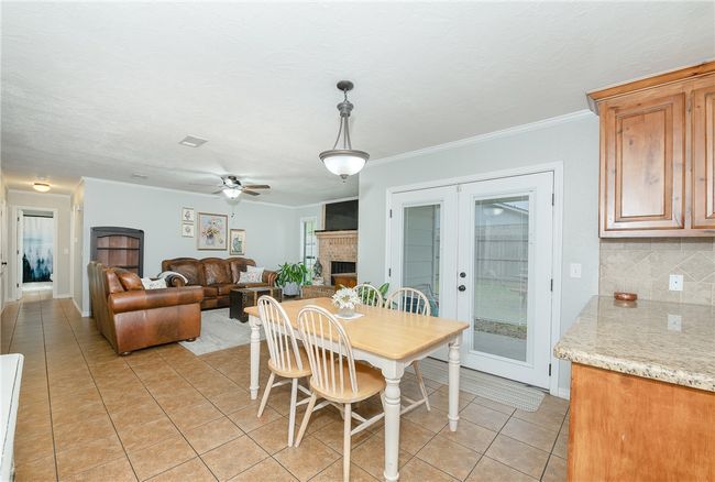 923 N Hull St, House other with 3 bedrooms, 2 bathrooms and null parking in Caldwell TX | Image 9