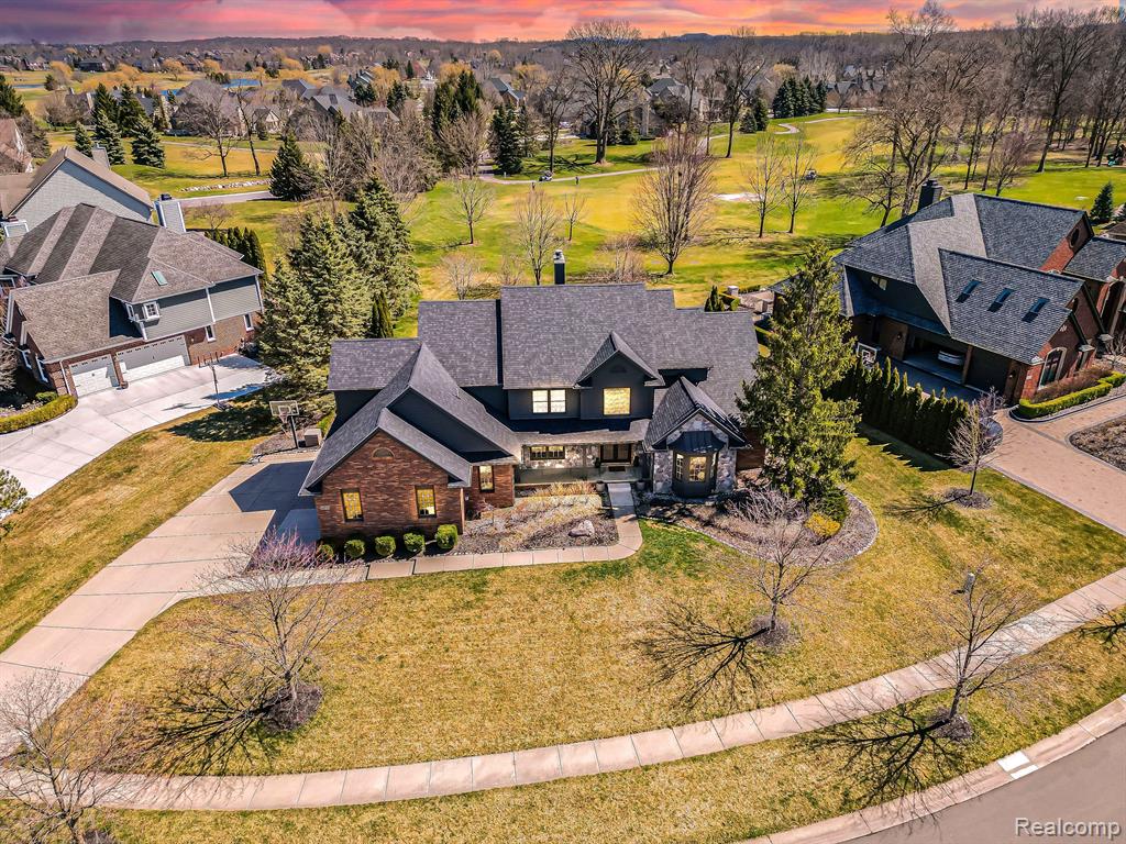 Point O Woods Ct, South Lyon, MI 48178