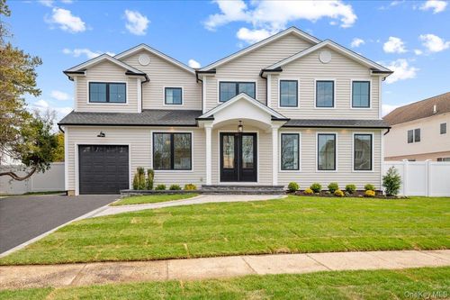 2 Winters Ct, Plainview, NY, 11803-2115 | Card Image