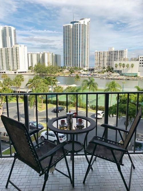 apt-508-400 Leslie Dr, Hallandale Beach, FL, 33009-2965 | Card Image