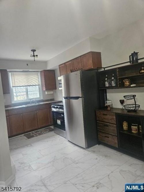 968 Mcbride Ave, Woodland Park, NJ, 07424-2676 | Card Image